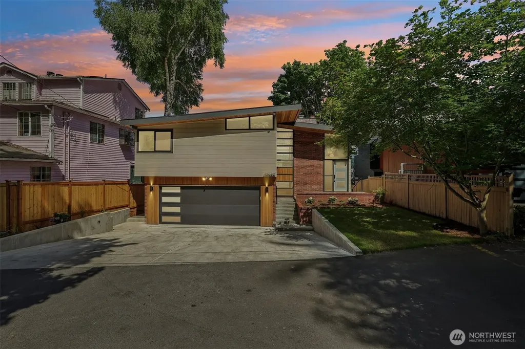 12582 Riviera Place NE Seattle WA 98125