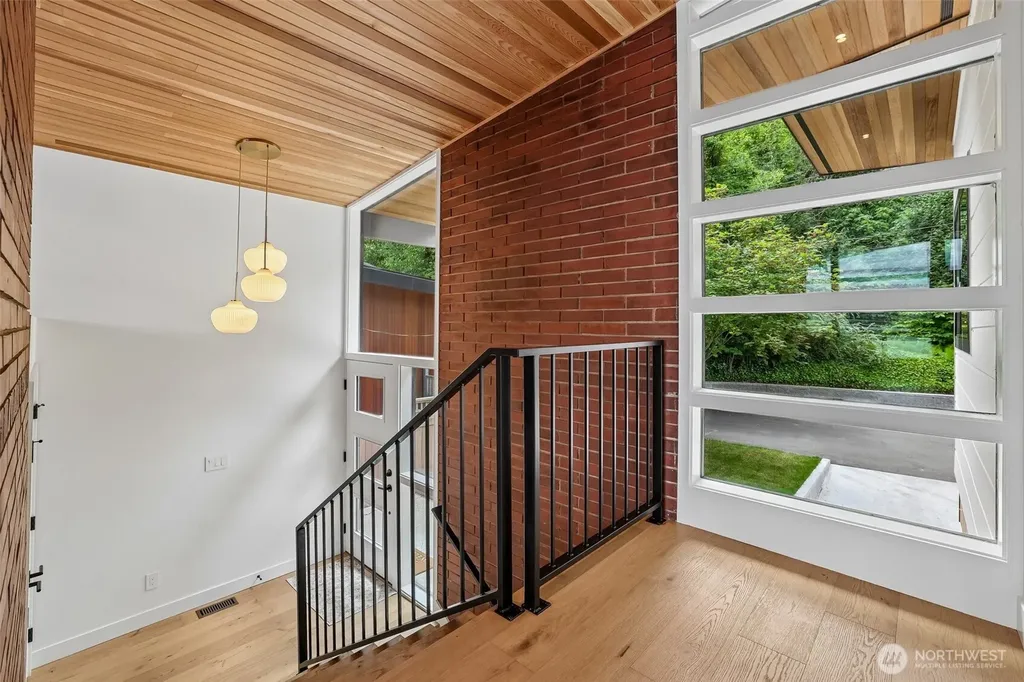 12582 Riviera Place NE Seattle WA 98125