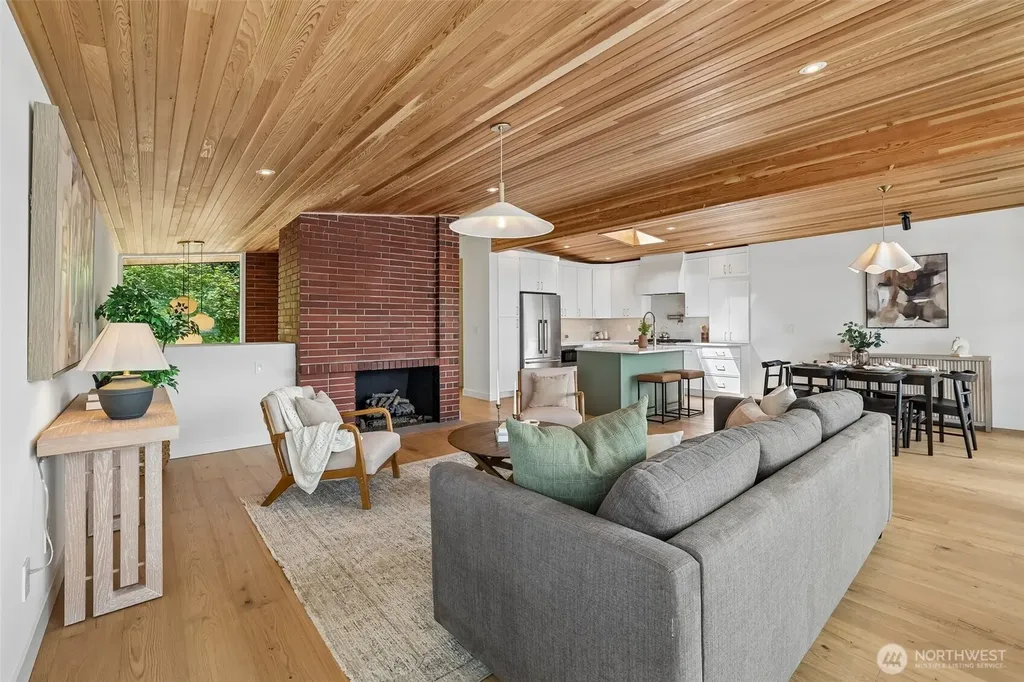 12582 Riviera Place NE Seattle WA 98125