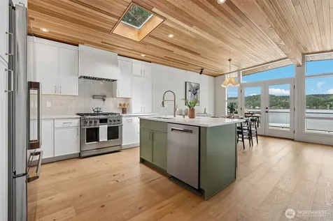 12582 Riviera Place NE Seattle WA 98125