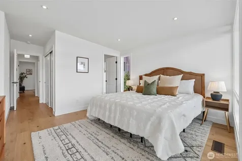 12582 Riviera Place NE Seattle WA 98125