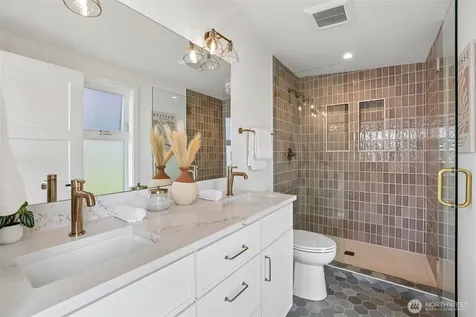 12582 Riviera Place NE Seattle WA 98125