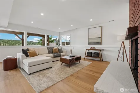 12582 Riviera Place NE Seattle WA 98125