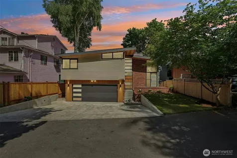 12582 Riviera Place NE Seattle WA 98125