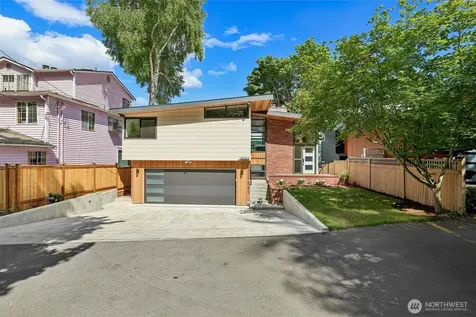 12582 Riviera Place NE Seattle WA 98125