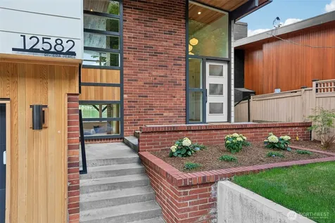 12582 Riviera Place NE Seattle WA 98125