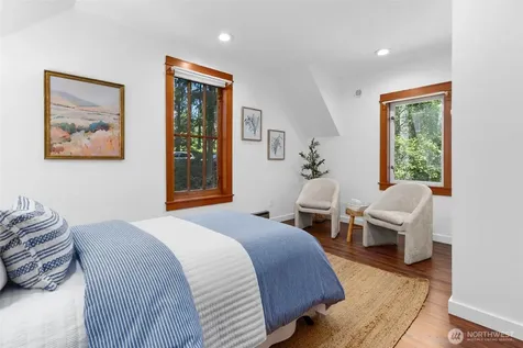 7026 Island Center Road NE Bainbridge Island WA 98110