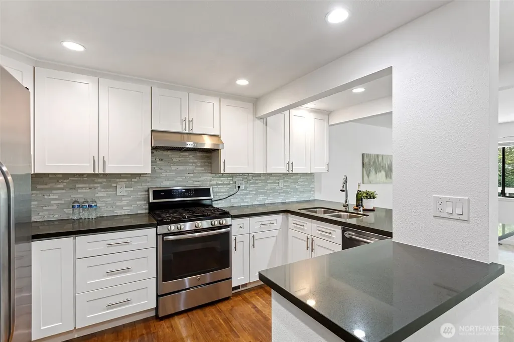 10 143rd Avenue SE Bellevue WA 98007
