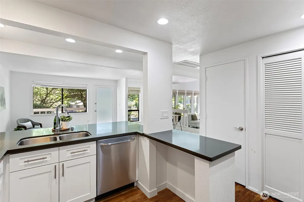10 143rd Avenue SE Bellevue WA 98007