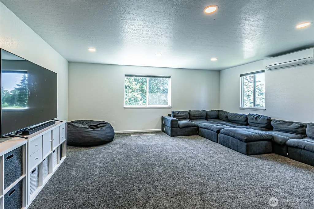 22344 122nd Avenue SE Kent WA 98031