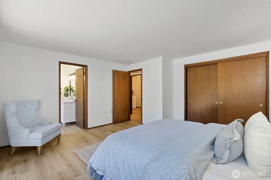 13893 John Street NE Bainbridge Island WA 98110