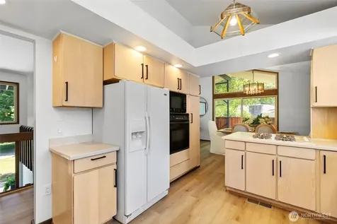 13893 John Street NE Bainbridge Island WA 98110