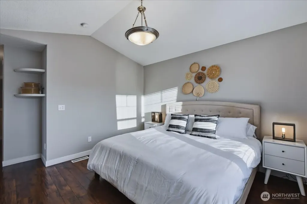 7405 NW 1st Place Vancouver WA 98665