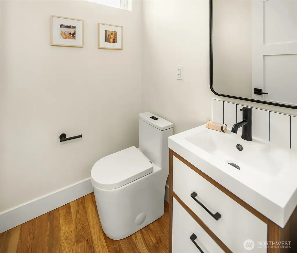 4353 SW Willow Street Seattle WA 98136