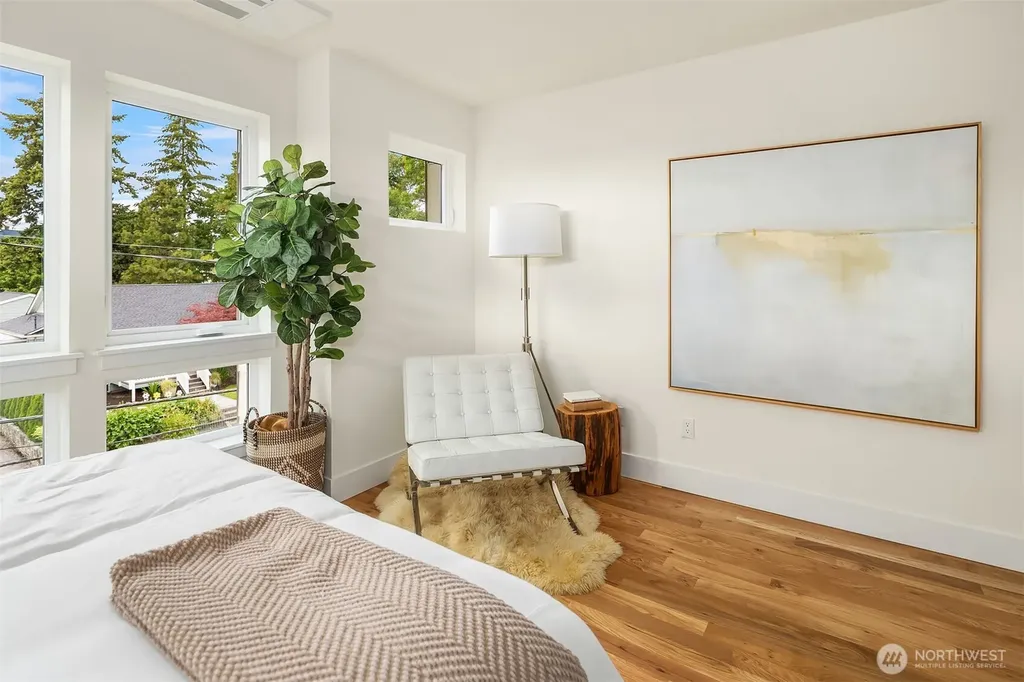 4353 SW Willow Street Seattle WA 98136