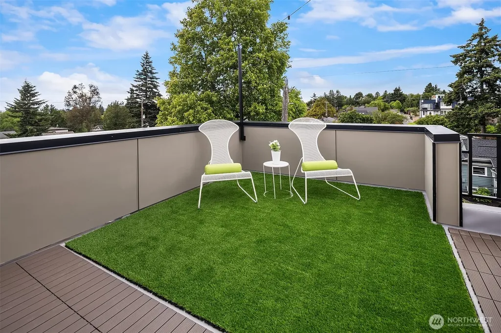 4353 SW Willow Street Seattle WA 98136