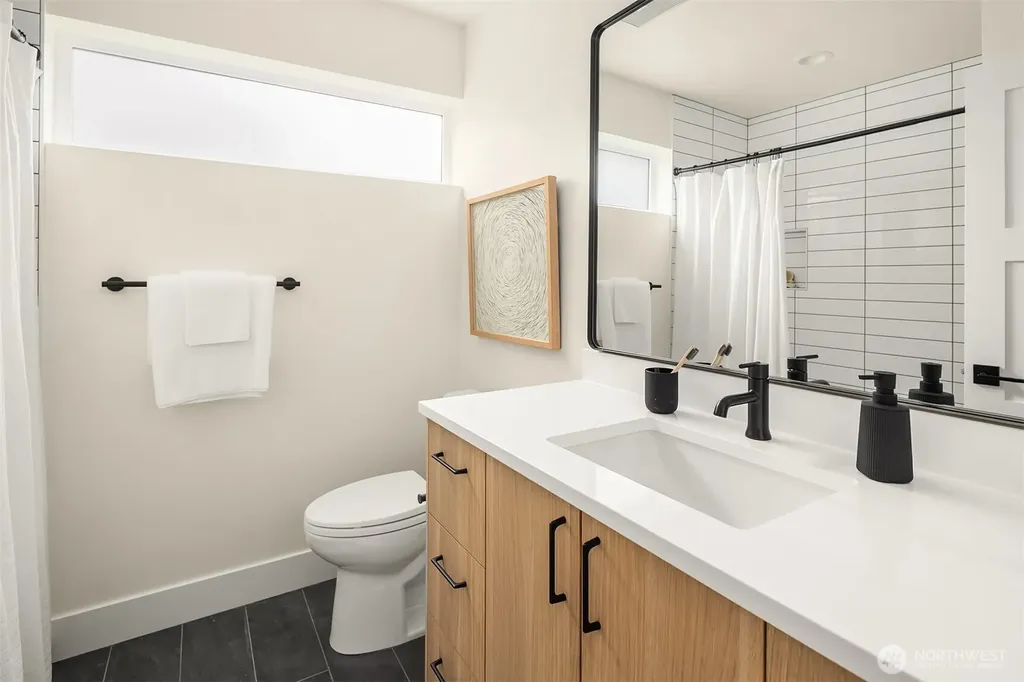 4353 SW Willow Street Seattle WA 98136