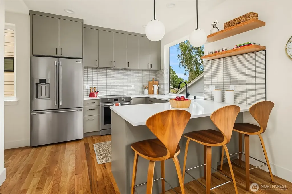 4353 SW Willow Street Seattle WA 98136