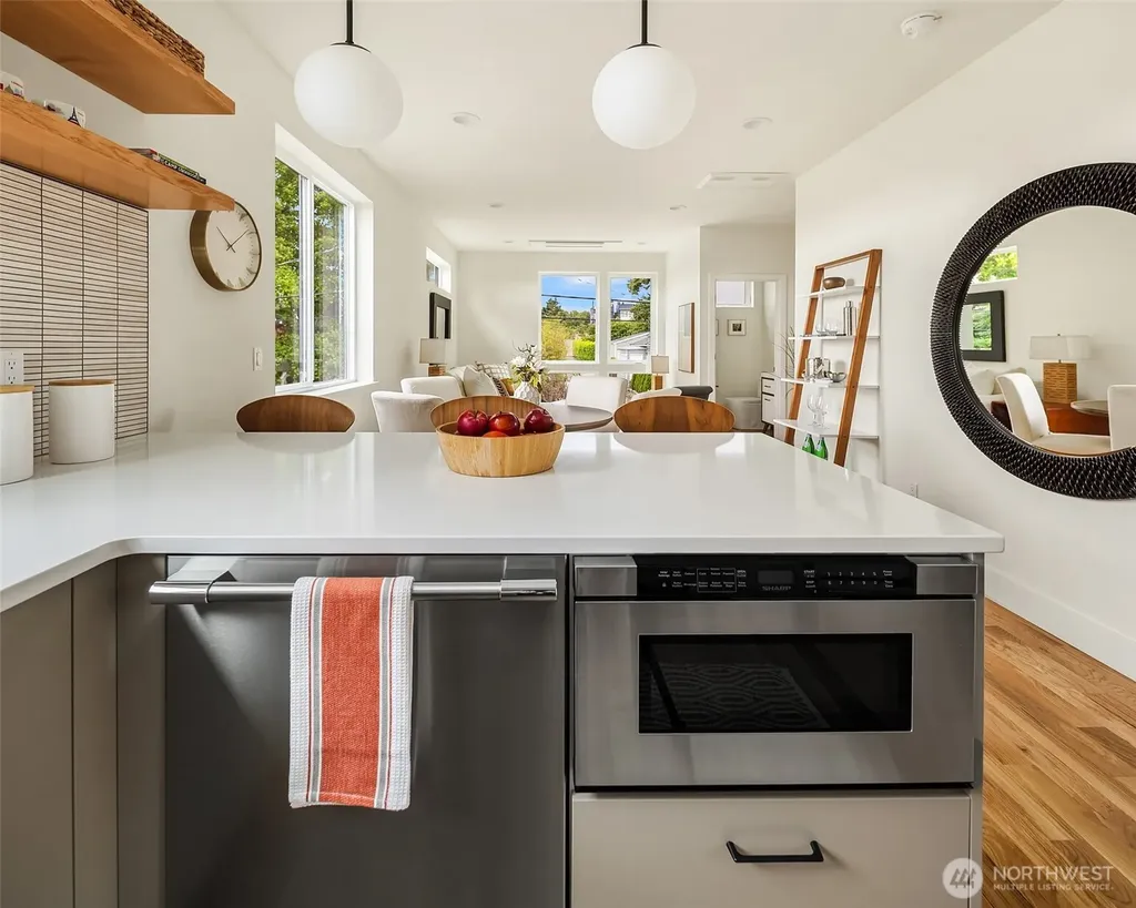 4353 SW Willow Street Seattle WA 98136