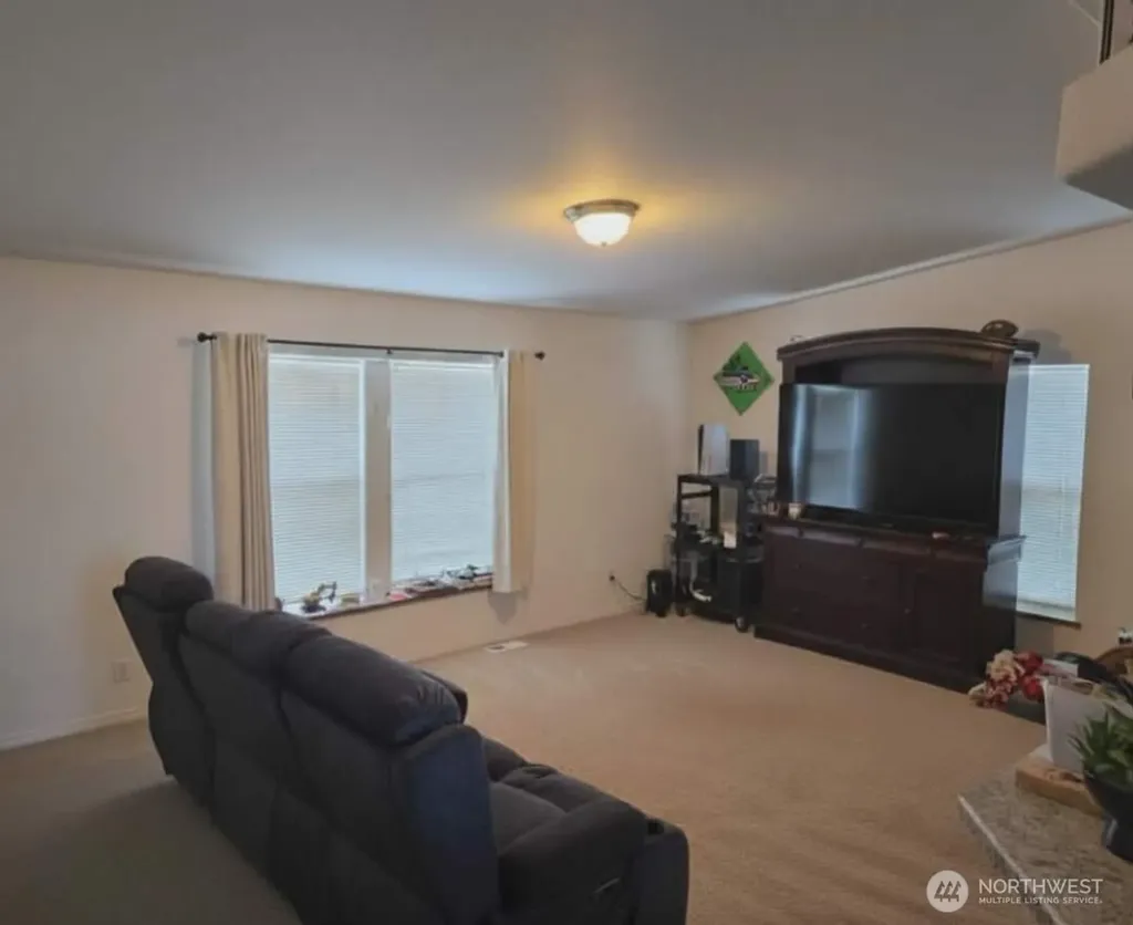 114 E 7th Street Lind WA 99341