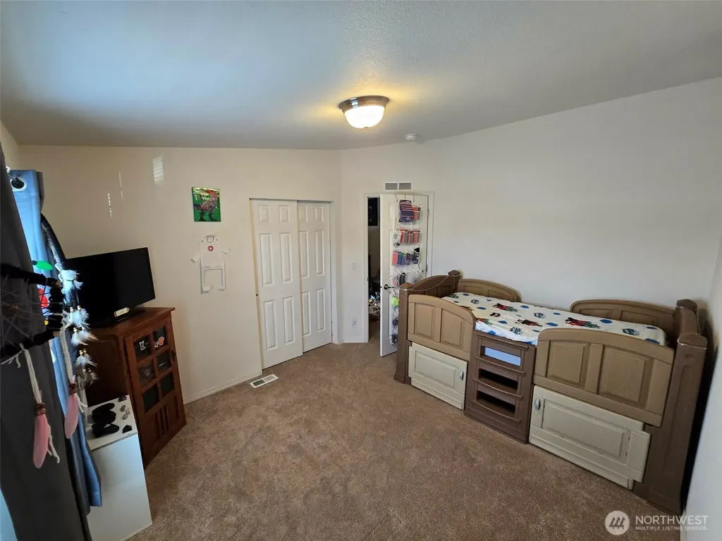 114 E 7th Street Lind WA 99341