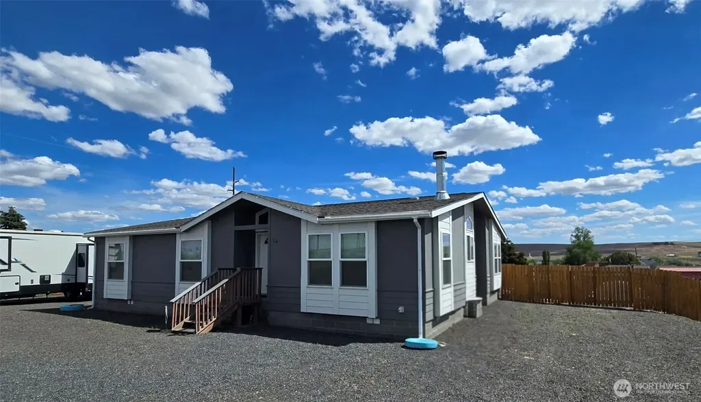 114 E 7th Street Lind WA 99341