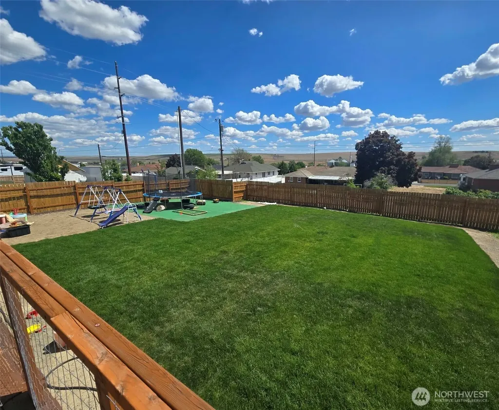 114 E 7th Street Lind WA 99341