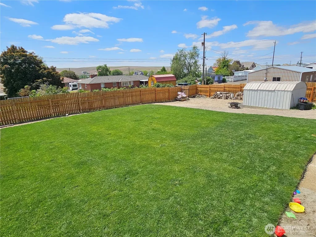 114 E 7th Street Lind WA 99341