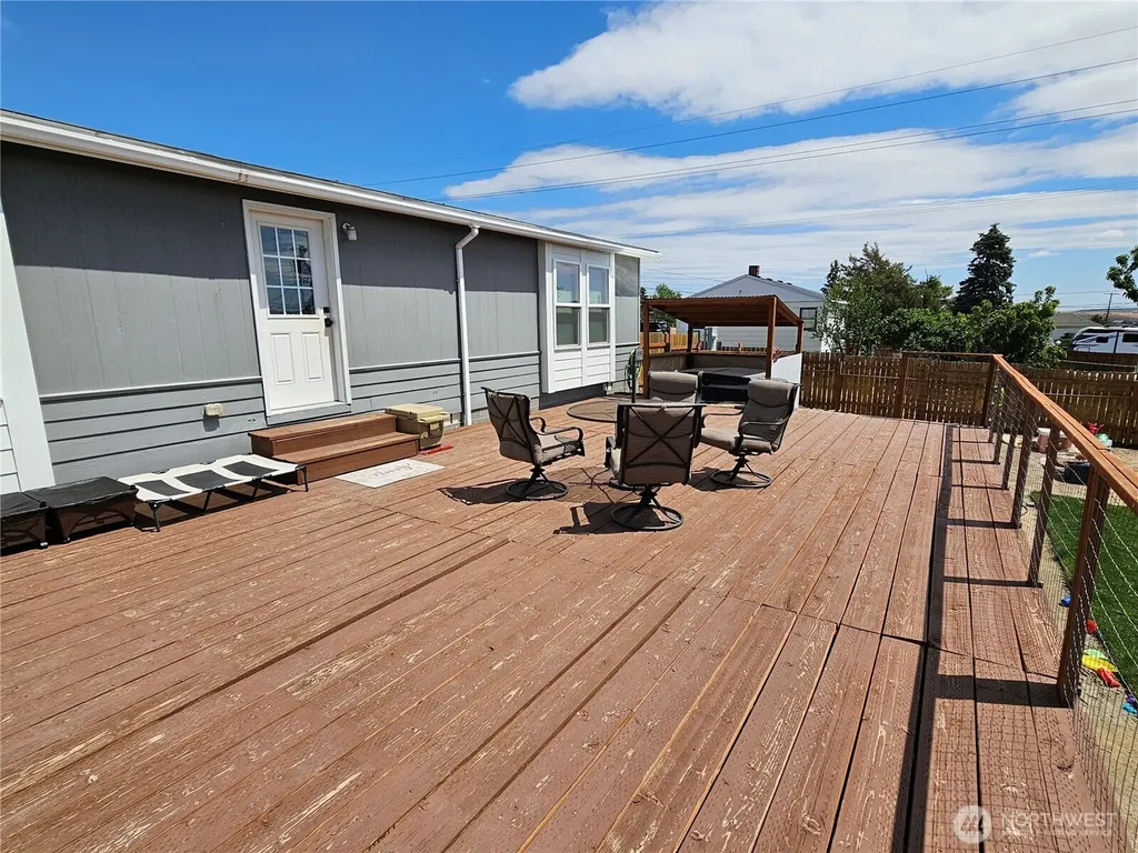 114 E 7th Street Lind WA 99341