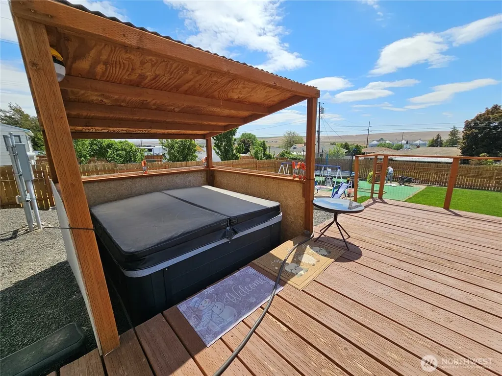 114 E 7th Street Lind WA 99341