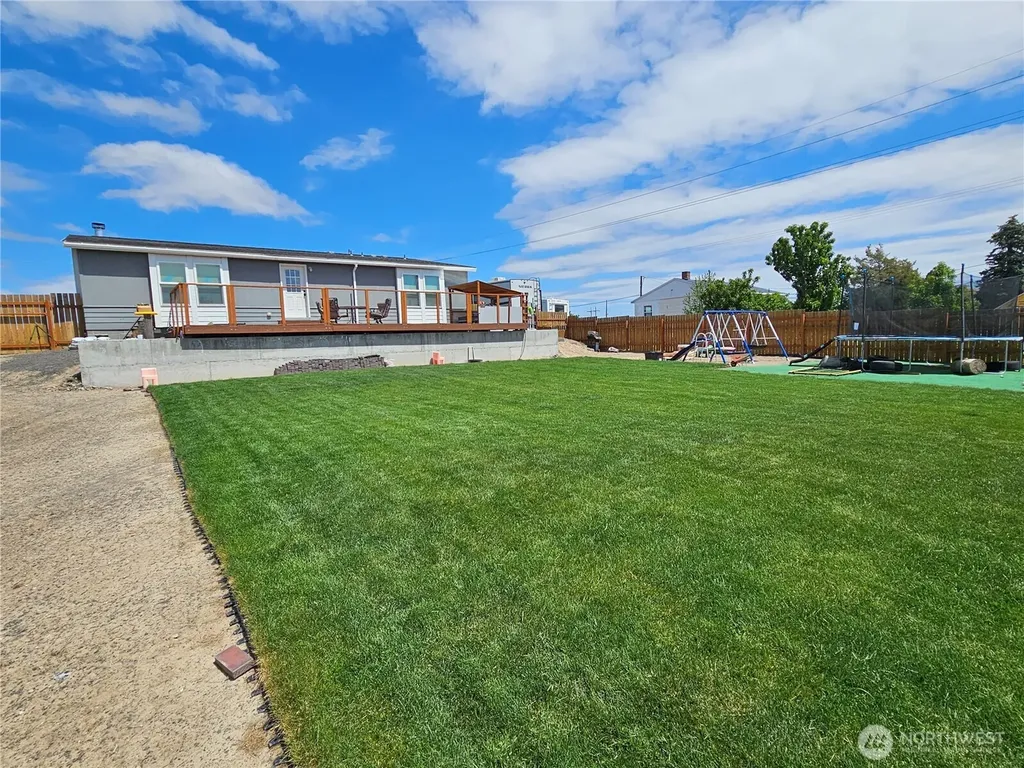 114 E 7th Street Lind WA 99341