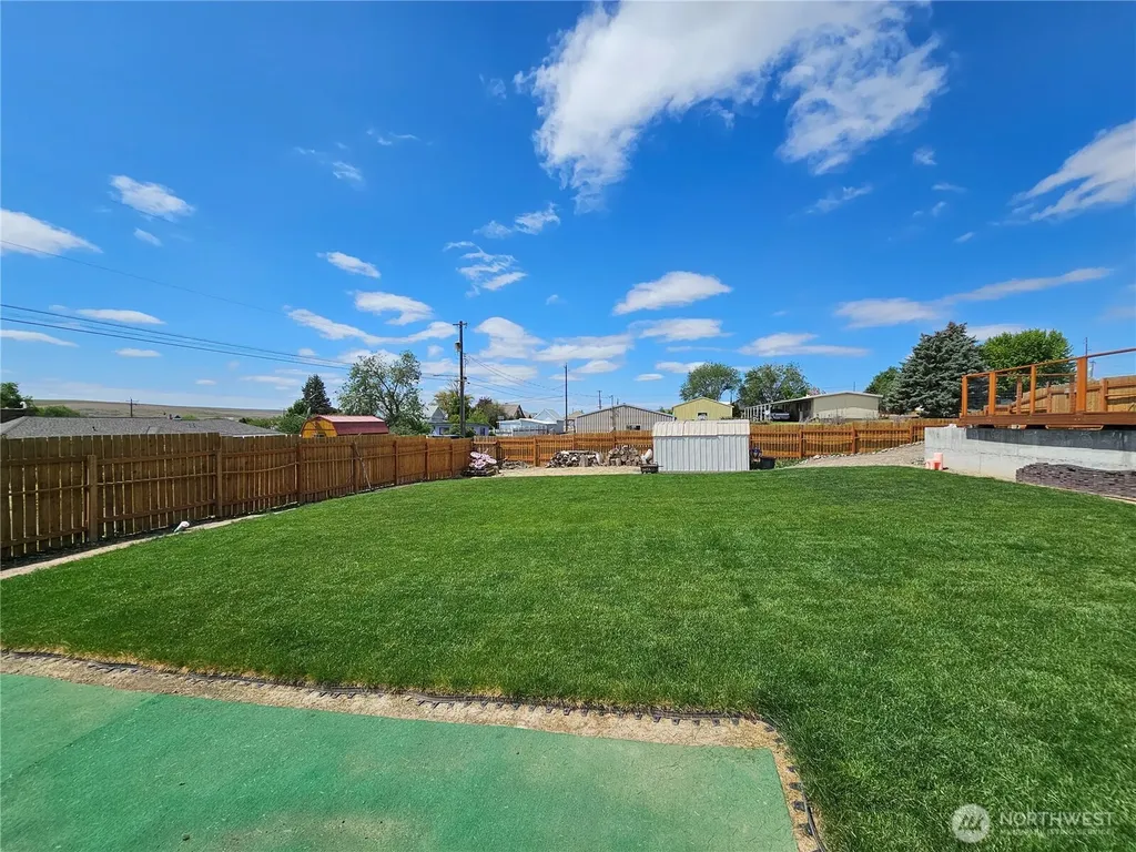 114 E 7th Street Lind WA 99341