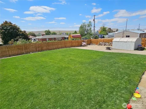 114 E 7th Street Lind WA 99341