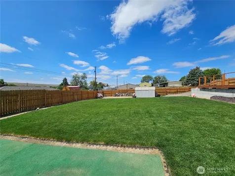 114 E 7th Street Lind WA 99341