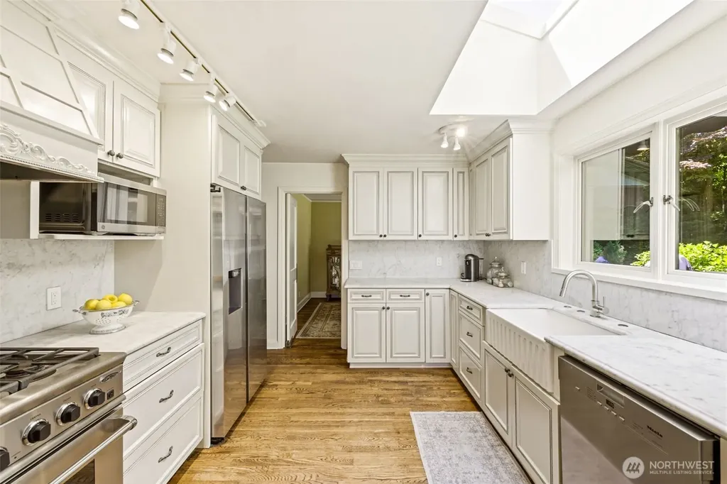 1637 Broadmoor Drive E Seattle WA 98112