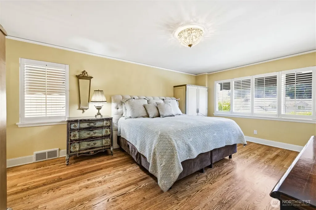 1637 Broadmoor Drive E Seattle WA 98112