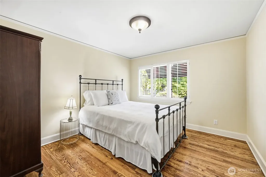 1637 Broadmoor Drive E Seattle WA 98112