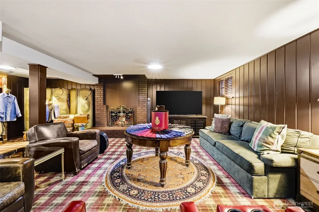 1637 Broadmoor Drive E Seattle WA 98112