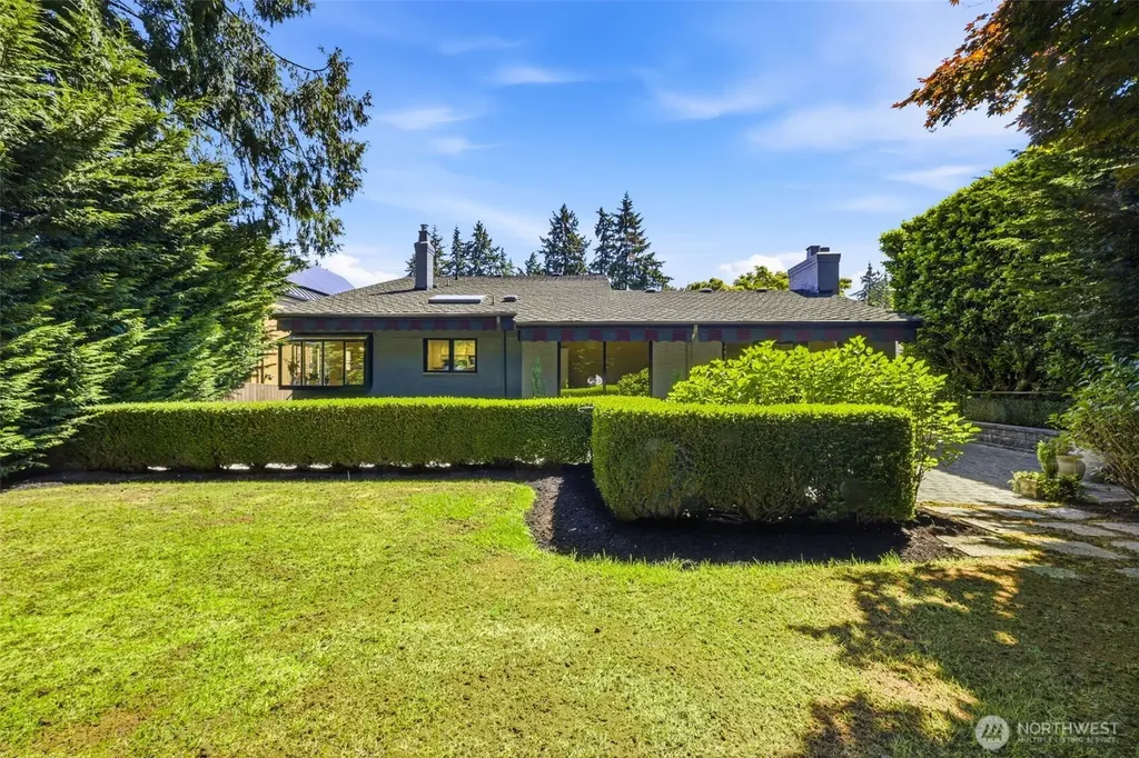 1637 Broadmoor Drive E Seattle WA 98112