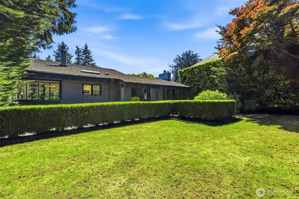 1637 Broadmoor Drive E Seattle WA 98112