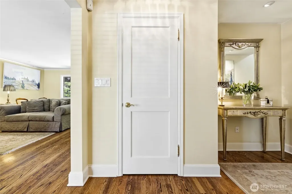1637 Broadmoor Drive E Seattle WA 98112