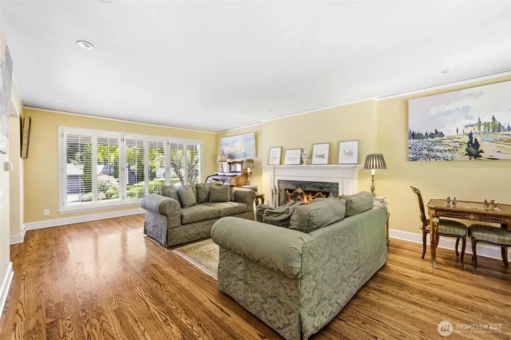 1637 Broadmoor Drive E Seattle WA 98112