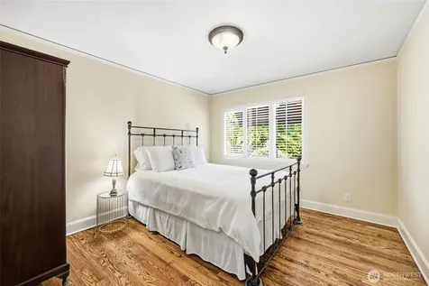 1637 Broadmoor Drive E Seattle WA 98112