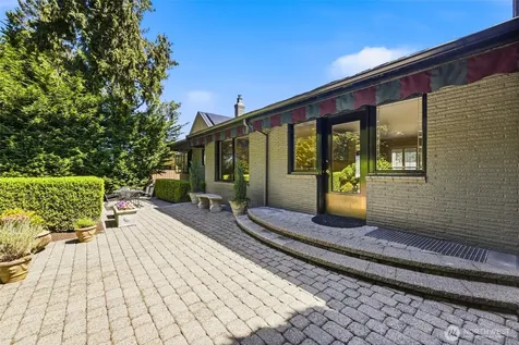 1637 Broadmoor Drive E Seattle WA 98112