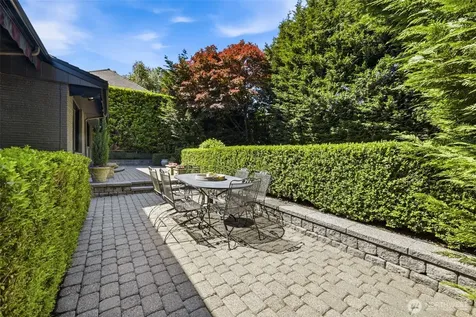 1637 Broadmoor Drive E Seattle WA 98112