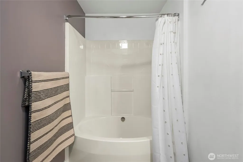 4045 S 212th Court Seatac WA 98198