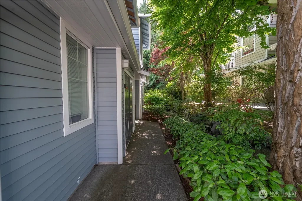 4045 S 212th Court Seatac WA 98198