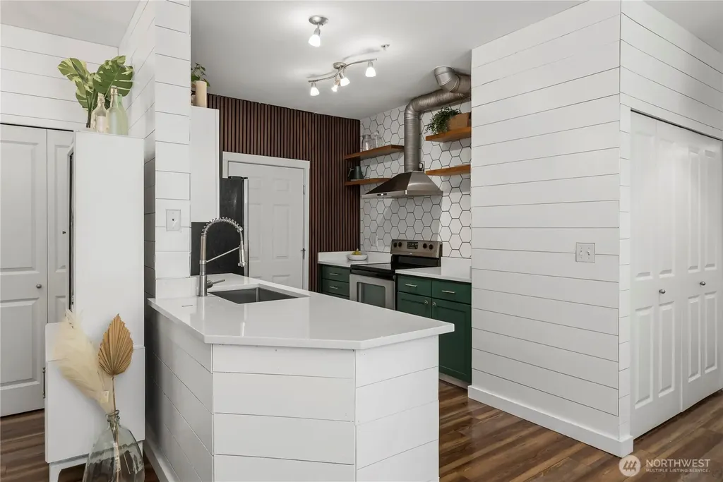 4045 S 212th Court Seatac WA 98198