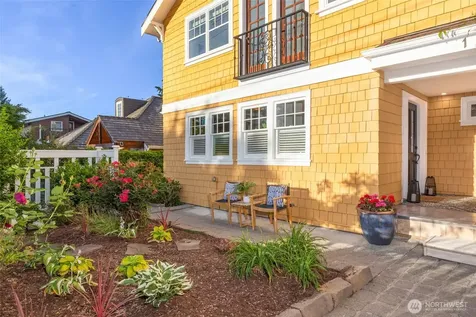 1126 33rd Avenue S Seattle WA 98144