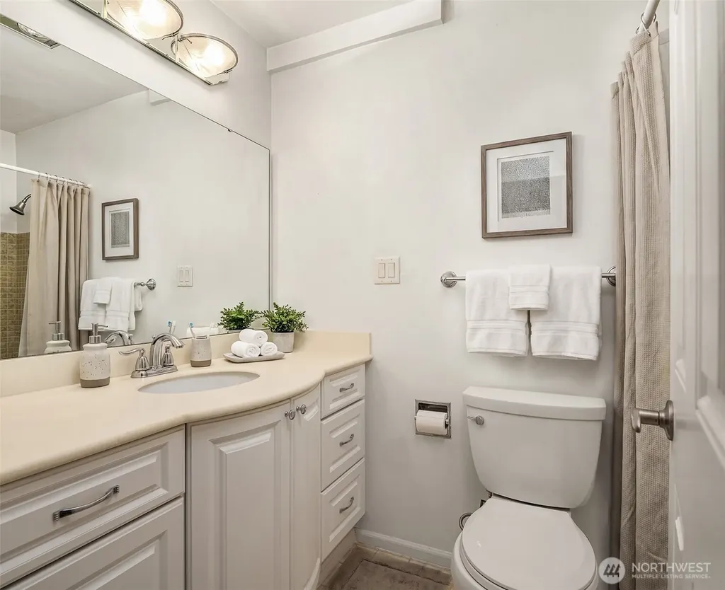 2501 Canterbury Lane E Seattle WA 98112